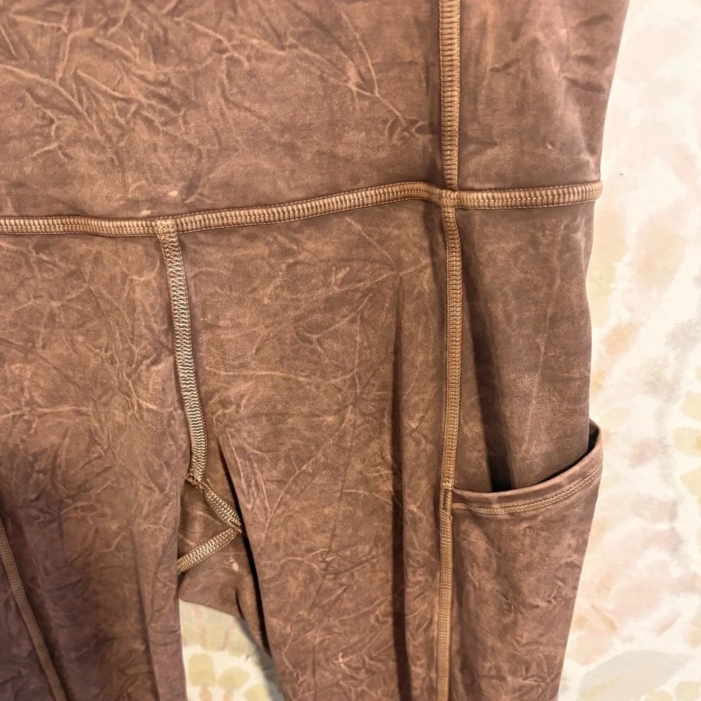 Lululemon Fast and Free High-Rise Tight in Brown Ice Dye | Size 2 | 25" inseam - Picture 4 of 6